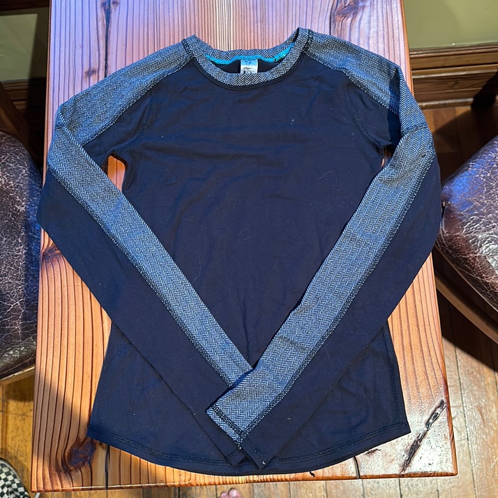 RARE ivivva athletic top, Black and grey
